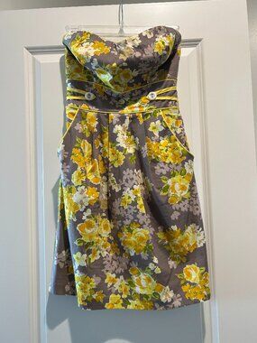 Junior's Trixxi Strapless Dress Size 5 Gray Flower Pattern Zip back & Pockets